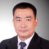السيد جاي ، مؤسس مشارك ونائب المدير العام